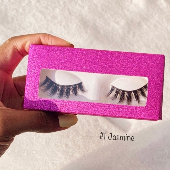 π¦ The Natural Look Faux Lashes π¦ - Picture 2 of 4